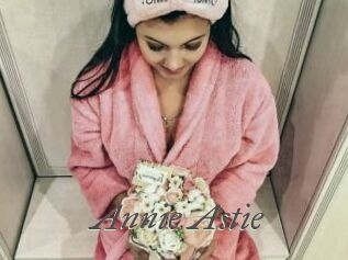 Annie_Astie