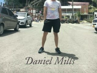 Daniel_Mills