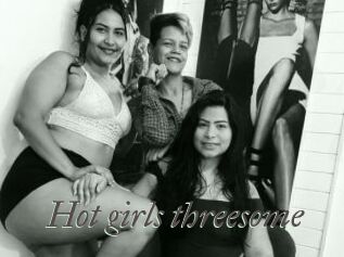Hot_girls_threesome