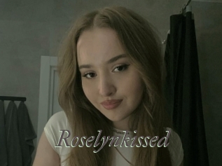 Roselynkissed